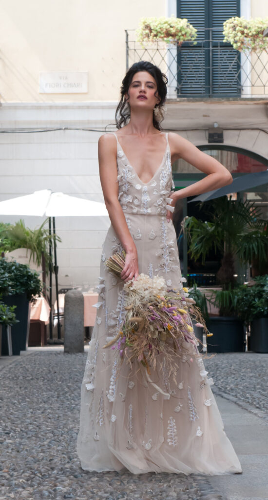 2022-LoveNozze-sposa-chic-e-sensuale-a-Milano