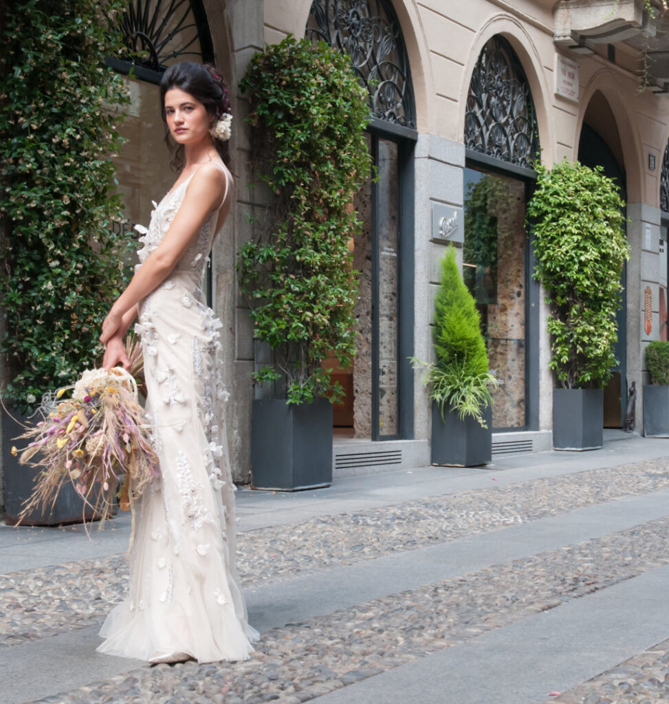 2022-LoveNozze-sposa-chic-e-sensuale-a-Milano