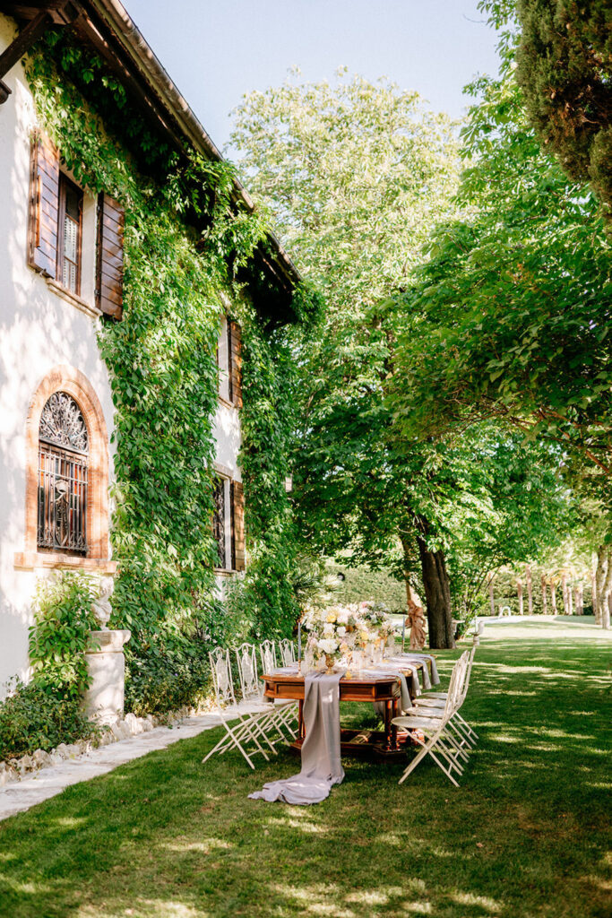 tavola-matrimonio-chic-in-giardino