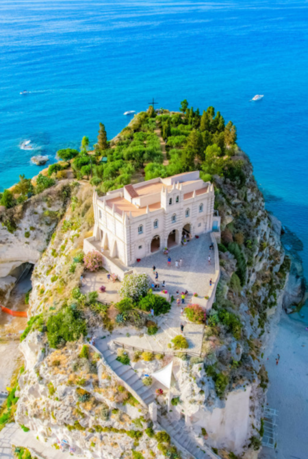 Tropea, Costa degli Dei: destinazione romantica in Calabria con spiagge meravigliose