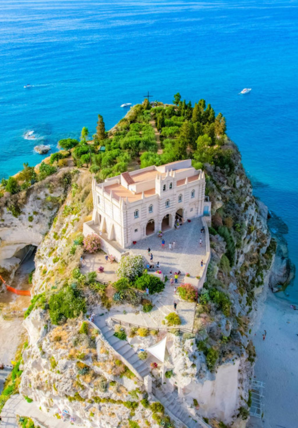 Tropea, Costa degli Dei: destinazione romantica in Calabria con spiagge meravigliose