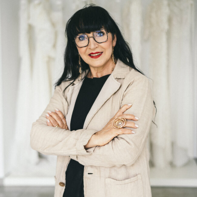 Elisabetta Polignano, l'intervista nel suo atelier di abiti da sposa di alta moda