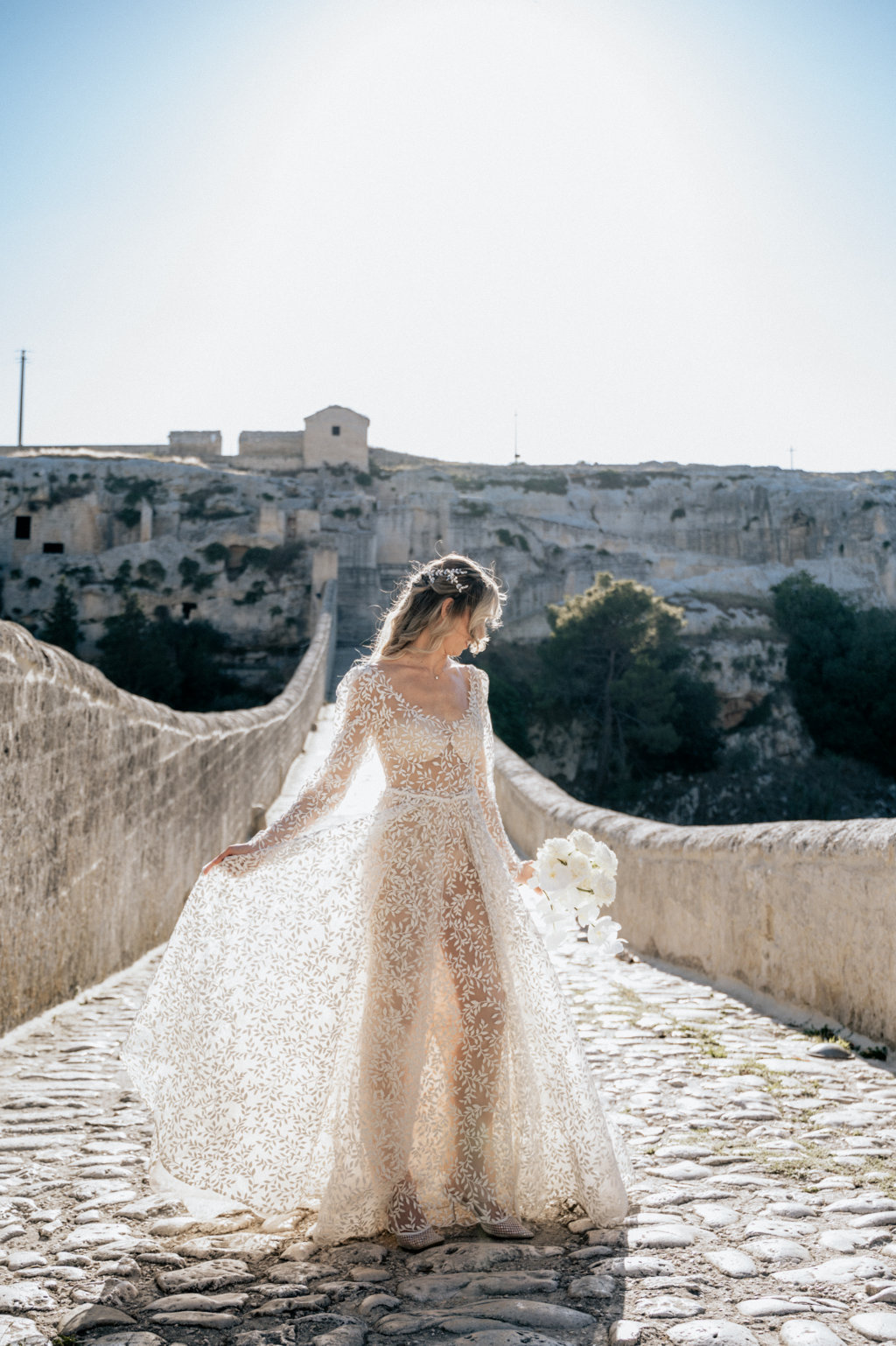 matrimonio in Puglia, sposa sul Ponte di Gravina